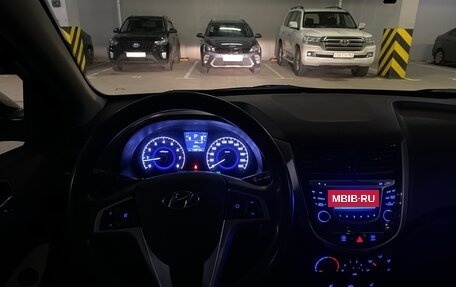 Hyundai Solaris II рестайлинг, 2013 год, 990 000 рублей, 25 фотография