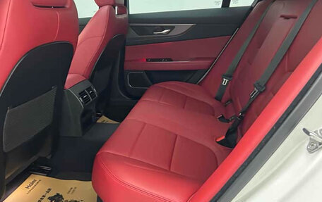 Jaguar XE I рестайлинг, 2022 год, 2 270 000 рублей, 9 фотография