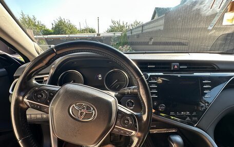 Toyota Camry, 2018 год, 2 900 000 рублей, 3 фотография