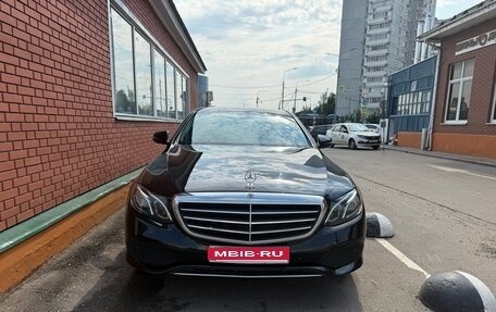 Mercedes-Benz E-Класс, 2019 год, 1 900 000 рублей, 1 фотография