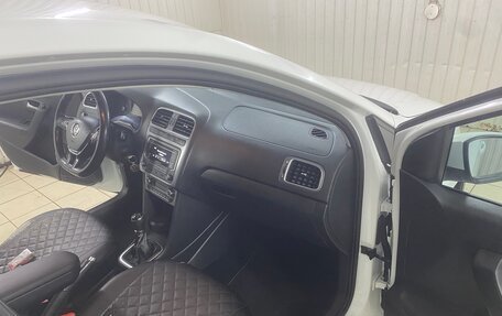Volkswagen Polo VI (EU Market), 2016 год, 800 000 рублей, 4 фотография