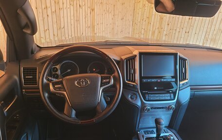 Toyota Land Cruiser 200, 2016 год, 4 600 000 рублей, 2 фотография