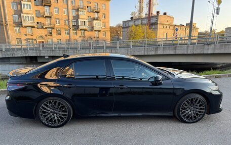 Toyota Camry, 2018 год, 3 099 000 рублей, 4 фотография