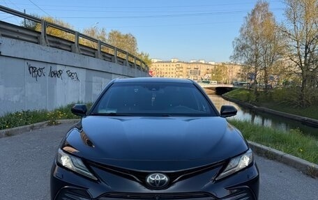 Toyota Camry, 2018 год, 3 099 000 рублей, 2 фотография