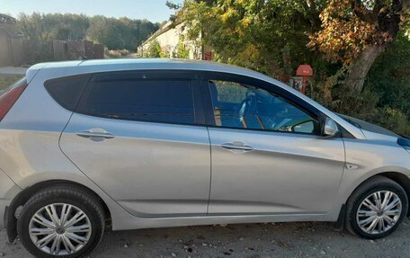 Hyundai Solaris II рестайлинг, 2012 год, 670 000 рублей, 4 фотография