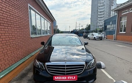 Mercedes-Benz E-Класс, 2019 год, 1 900 000 рублей, 3 фотография