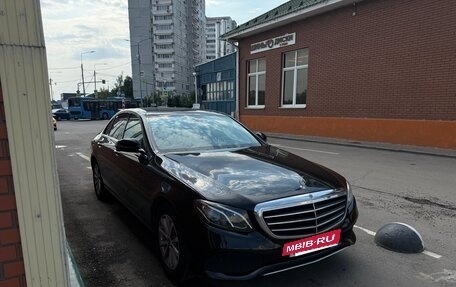 Mercedes-Benz E-Класс, 2019 год, 1 900 000 рублей, 2 фотография