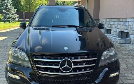 Mercedes-Benz M-Класс, 2011 год, 2 300 000 рублей, 2 фотография