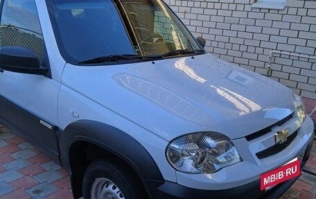 Chevrolet Niva I рестайлинг, 2017 год, 680 000 рублей, 2 фотография