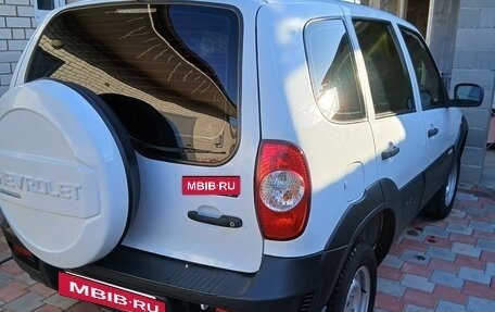 Chevrolet Niva I рестайлинг, 2017 год, 680 000 рублей, 3 фотография
