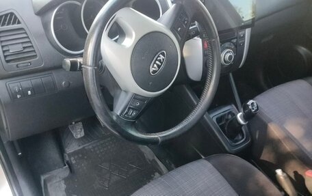 KIA Venga I, 2011 год, 800 000 рублей, 16 фотография