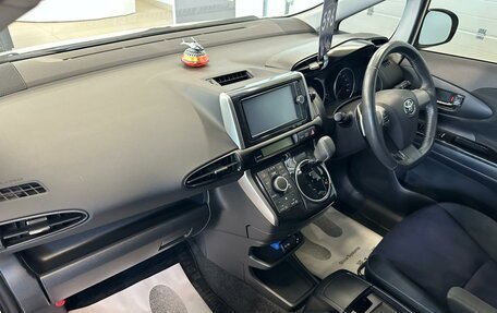 Toyota Wish II, 2013 год, 1 899 900 рублей, 13 фотография