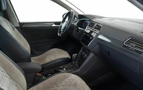 Volkswagen Tiguan II, 2020 год, 2 575 000 рублей, 12 фотография