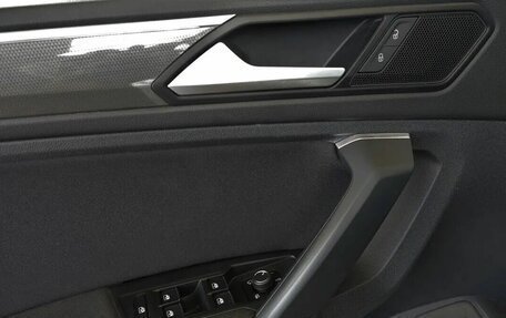 Volkswagen Tiguan II, 2020 год, 2 575 000 рублей, 11 фотография