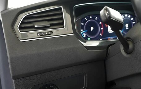 Volkswagen Tiguan II, 2020 год, 2 575 000 рублей, 10 фотография