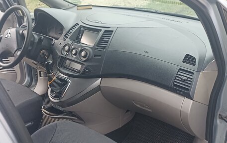 Mitsubishi Grandis, 2006 год, 800 000 рублей, 3 фотография