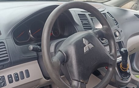 Mitsubishi Grandis, 2006 год, 800 000 рублей, 19 фотография