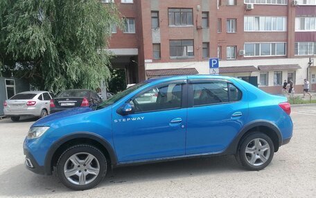 Renault Logan II, 2019 год, 999 999 рублей, 2 фотография