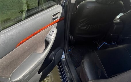 Toyota Avensis III рестайлинг, 2004 год, 720 000 рублей, 4 фотография