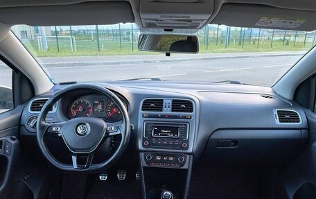Volkswagen Polo VI (EU Market), 2017 год, 899 000 рублей, 24 фотография