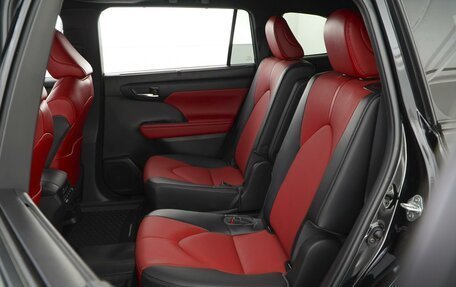 Toyota Highlander, 2023 год, 6 350 000 рублей, 10 фотография
