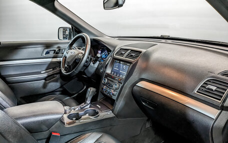 Ford Explorer VI, 2017 год, 2 550 000 рублей, 11 фотография