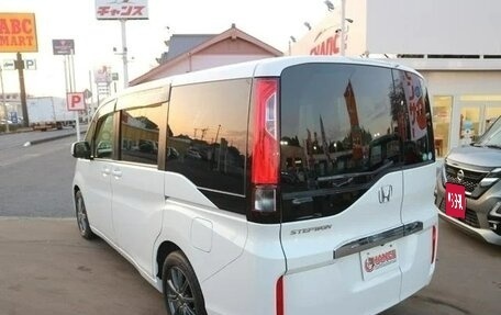 Honda Stepwgn IV, 2015 год, 1 368 000 рублей, 2 фотография