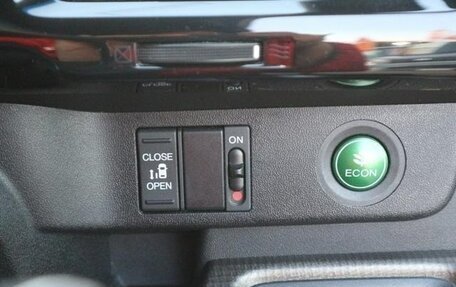 Honda Stepwgn IV, 2015 год, 1 368 000 рублей, 17 фотография