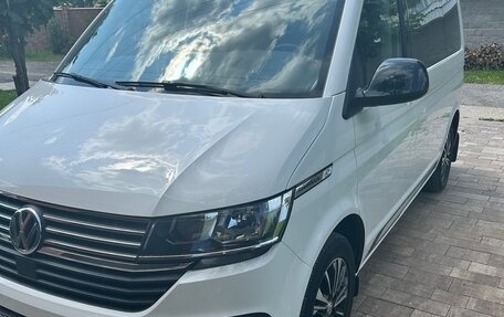 Volkswagen Caravelle T6 рестайлинг, 2020 год, 9 000 000 рублей, 1 фотография