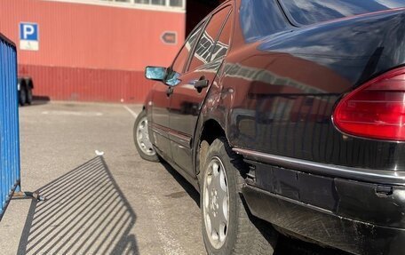 Mercedes-Benz E-Класс, 1995 год, 260 000 рублей, 3 фотография