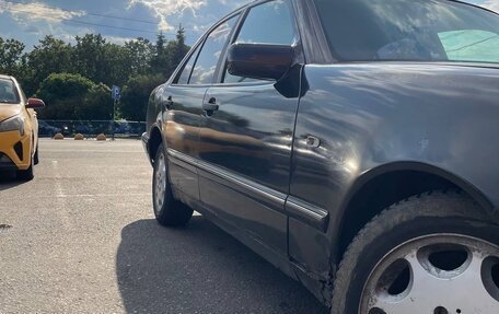 Mercedes-Benz E-Класс, 1995 год, 260 000 рублей, 6 фотография