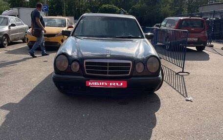 Mercedes-Benz E-Класс, 1995 год, 260 000 рублей, 2 фотография