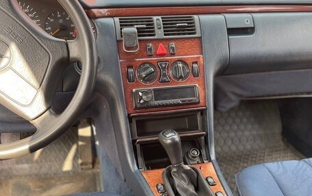 Mercedes-Benz E-Класс, 1995 год, 260 000 рублей, 16 фотография