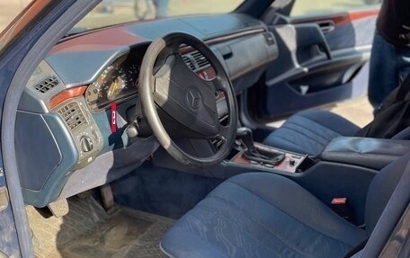 Mercedes-Benz E-Класс, 1995 год, 260 000 рублей, 11 фотография