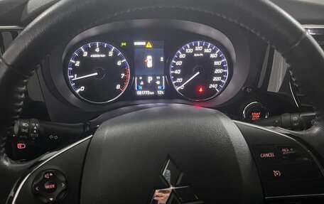 Mitsubishi Outlander III рестайлинг 3, 2019 год, 2 350 000 рублей, 12 фотография