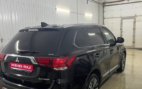 Mitsubishi Outlander III рестайлинг 3, 2019 год, 2 350 000 рублей, 4 фотография