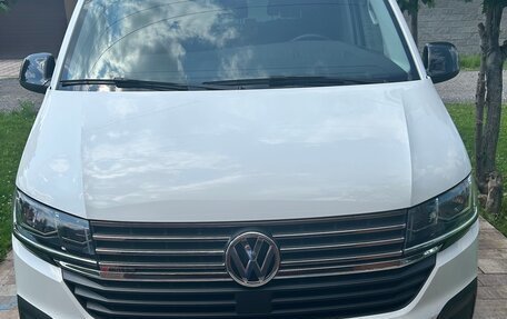 Volkswagen Caravelle T6 рестайлинг, 2020 год, 9 000 000 рублей, 3 фотография