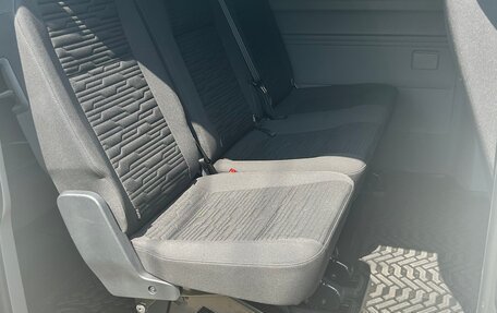 Volkswagen Caravelle T6 рестайлинг, 2020 год, 9 000 000 рублей, 13 фотография