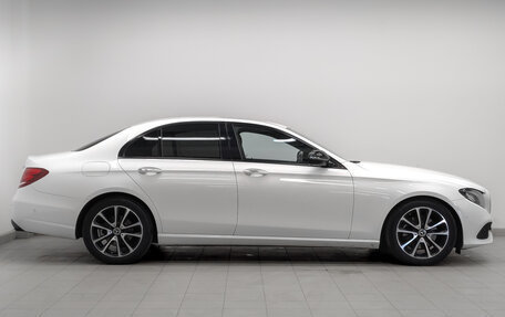 Mercedes-Benz E-Класс, 2020 год, 3 350 000 рублей, 4 фотография