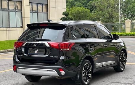 Mitsubishi Outlander III рестайлинг 3, 2021 год, 1 800 008 рублей, 6 фотография