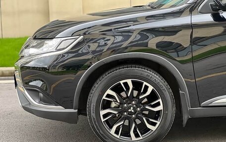 Mitsubishi Outlander III рестайлинг 3, 2021 год, 1 800 008 рублей, 8 фотография