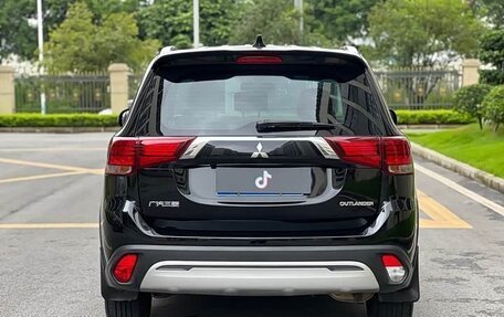 Mitsubishi Outlander III рестайлинг 3, 2021 год, 1 800 008 рублей, 5 фотография