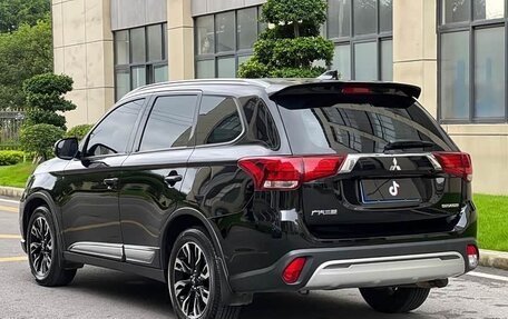 Mitsubishi Outlander III рестайлинг 3, 2021 год, 1 800 008 рублей, 4 фотография