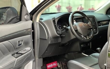 Mitsubishi Outlander III рестайлинг 3, 2021 год, 1 800 008 рублей, 10 фотография