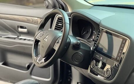 Mitsubishi Outlander III рестайлинг 3, 2021 год, 1 800 008 рублей, 11 фотография