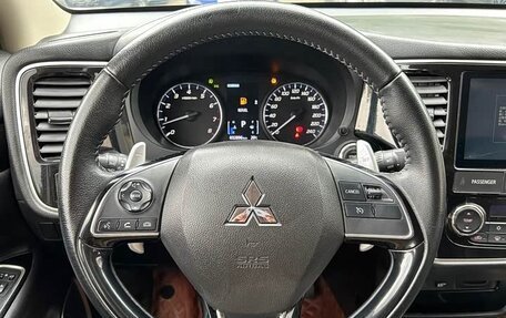 Mitsubishi Outlander III рестайлинг 3, 2021 год, 2 200 008 рублей, 9 фотография