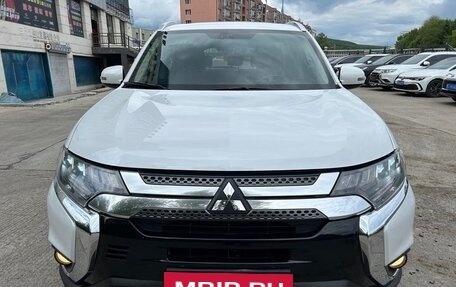 Mitsubishi Outlander III рестайлинг 3, 2021 год, 2 200 008 рублей, 2 фотография