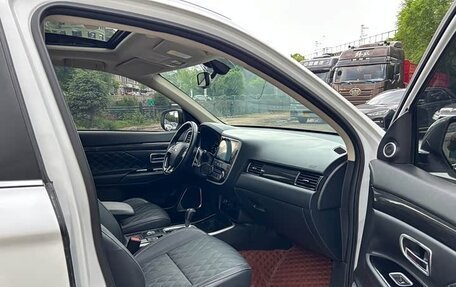 Mitsubishi Outlander III рестайлинг 3, 2021 год, 2 200 008 рублей, 15 фотография