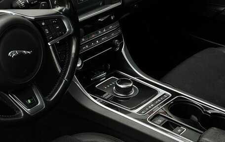Jaguar XE I рестайлинг, 2016 год, 1 749 990 рублей, 12 фотография