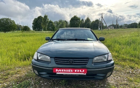 Toyota Camry, 1997 год, 590 000 рублей, 2 фотография